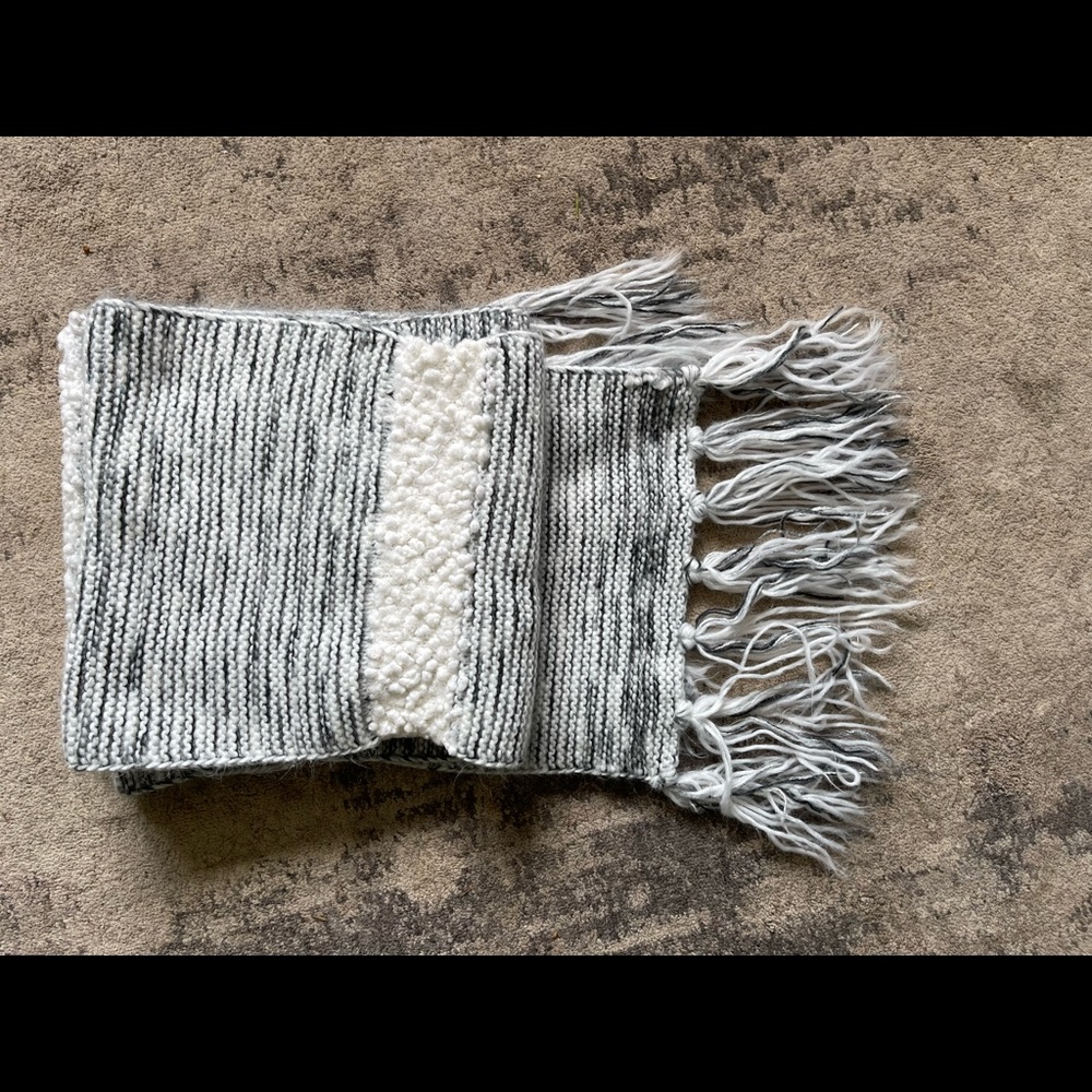Knit scarf